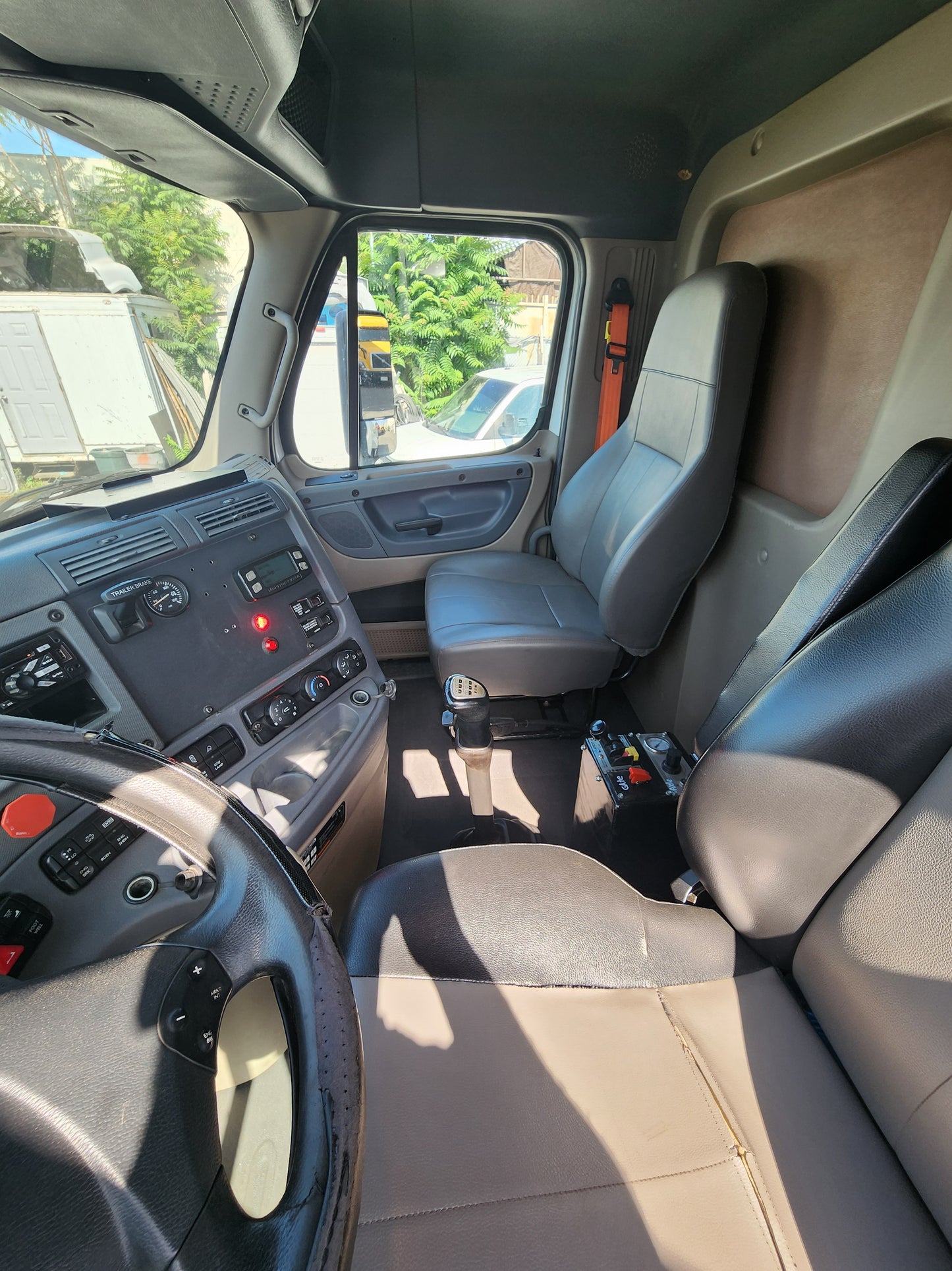 2018 Freightliner Cascadia Tri/A 16 Yard Dump Truck Detroit DD13
