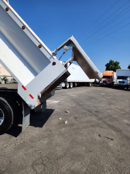 2018 Freightliner Cascadia Tri/A 16 Yard Dump Truck Detroit DD13