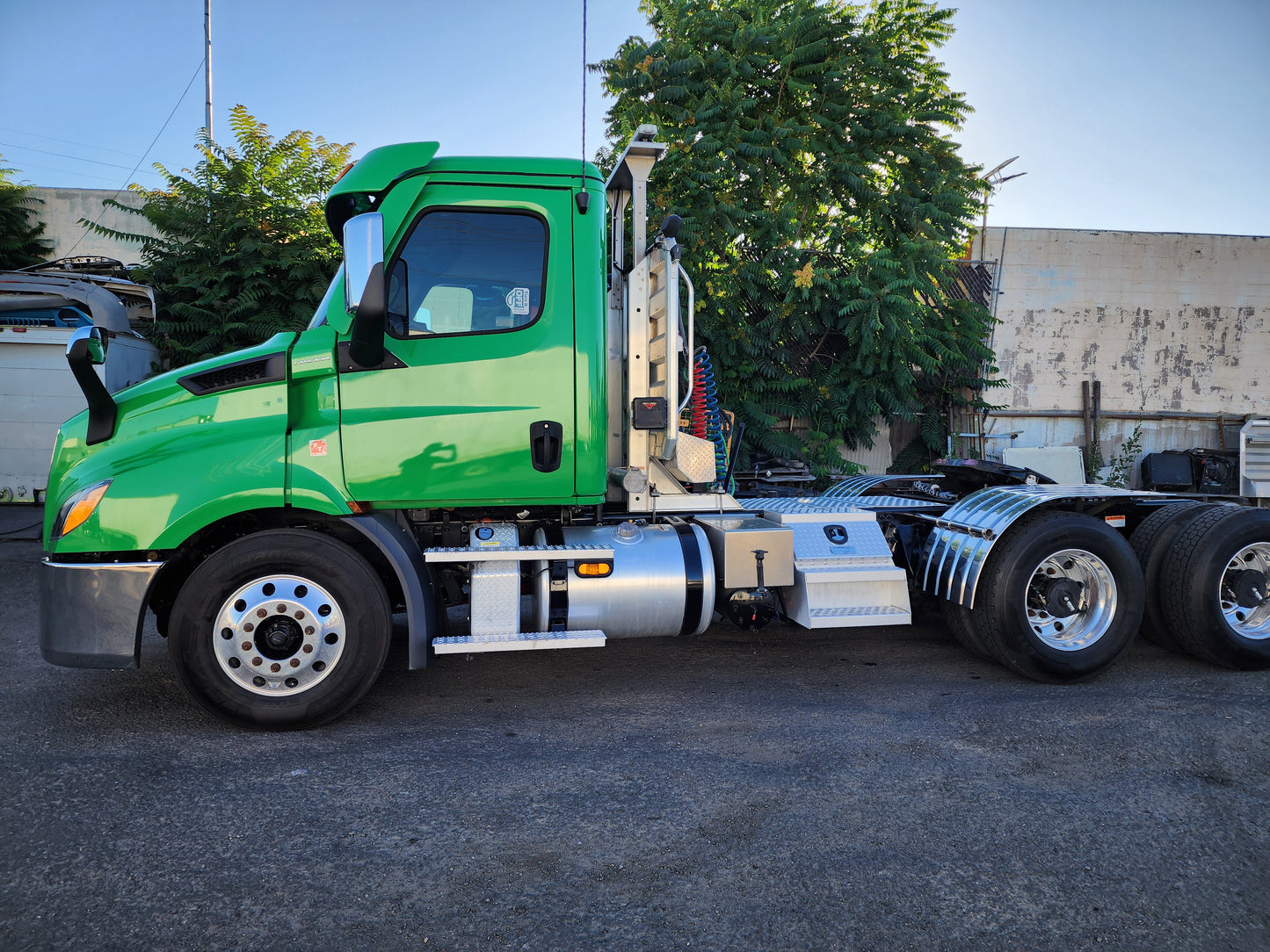 2023 Freightliner Cascadia T/A Semi Truck Tractor