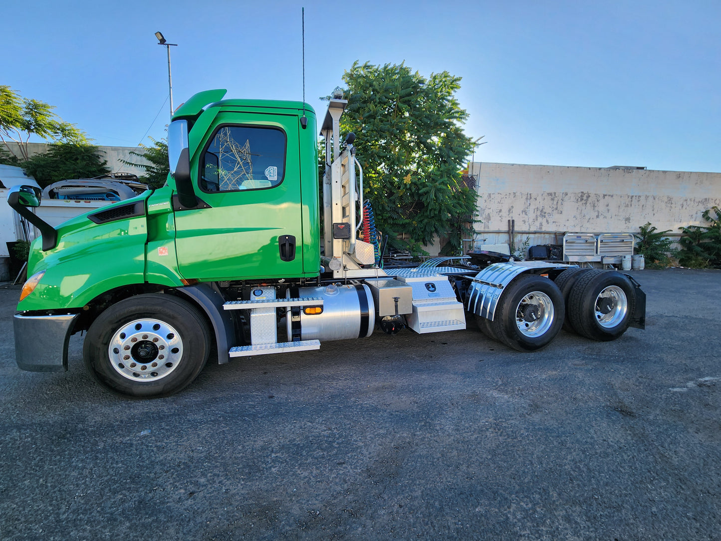 2023 Freightliner Cascadia T/A Semi Truck Tractor