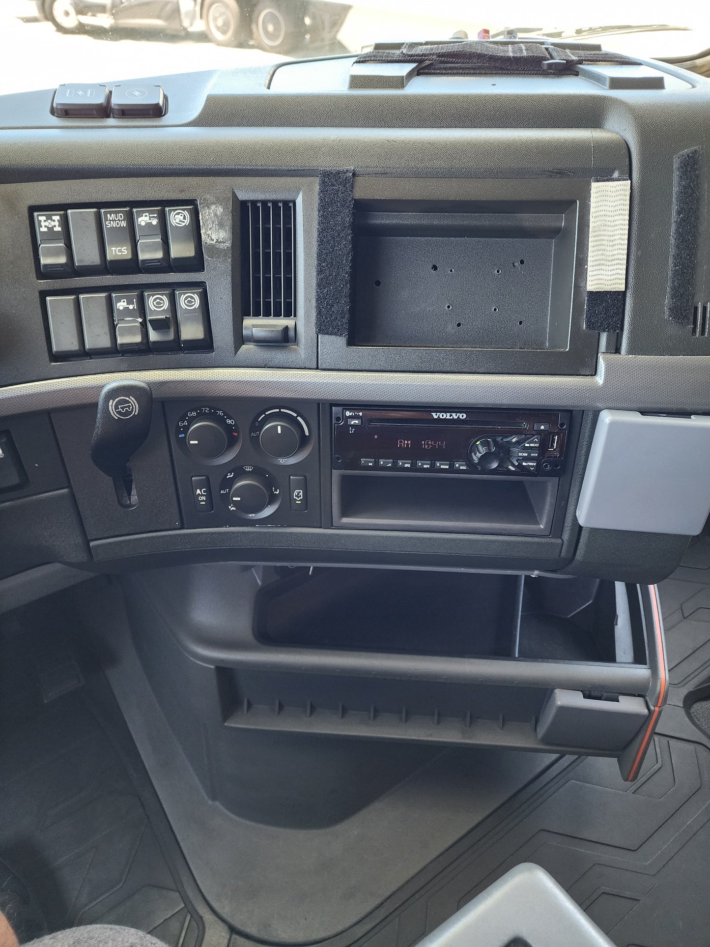 2019 Volvo VNL760 T/A High Roof Sleeper Cab Truck