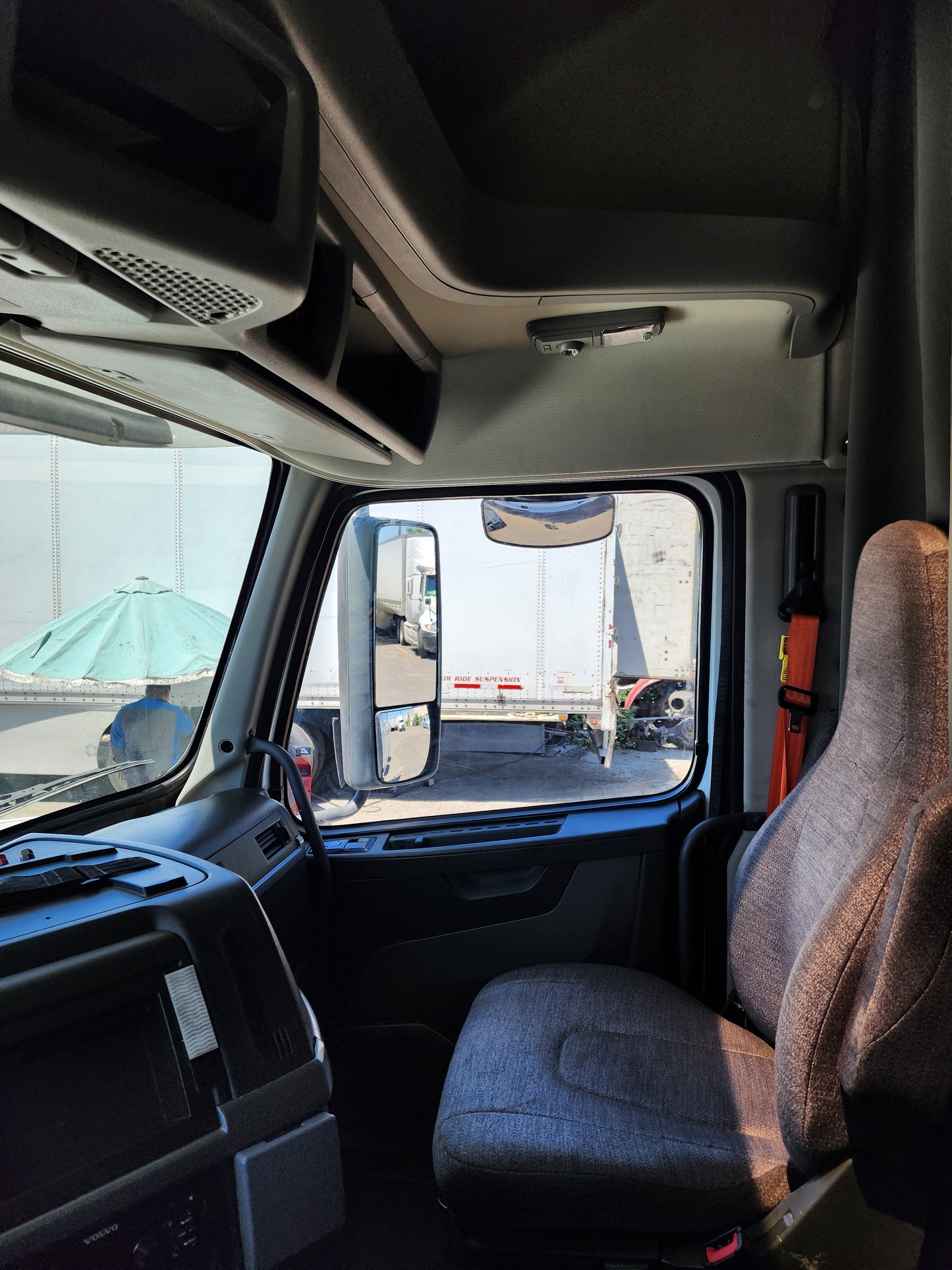 2019 Volvo VNL760 T/A High Roof Sleeper Cab Truck