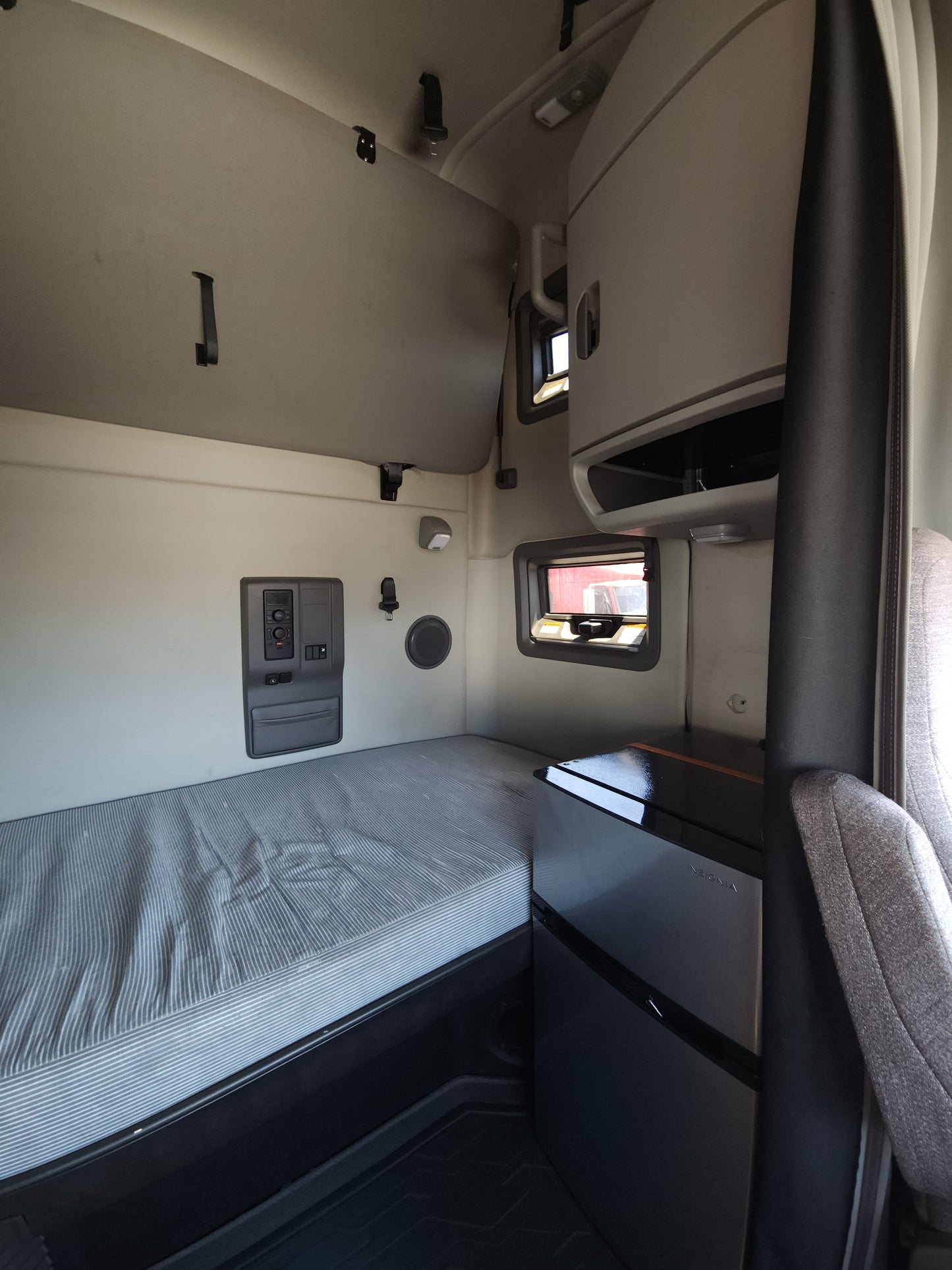 2019 Volvo VNL760 T/A High Roof Sleeper Cab Truck
