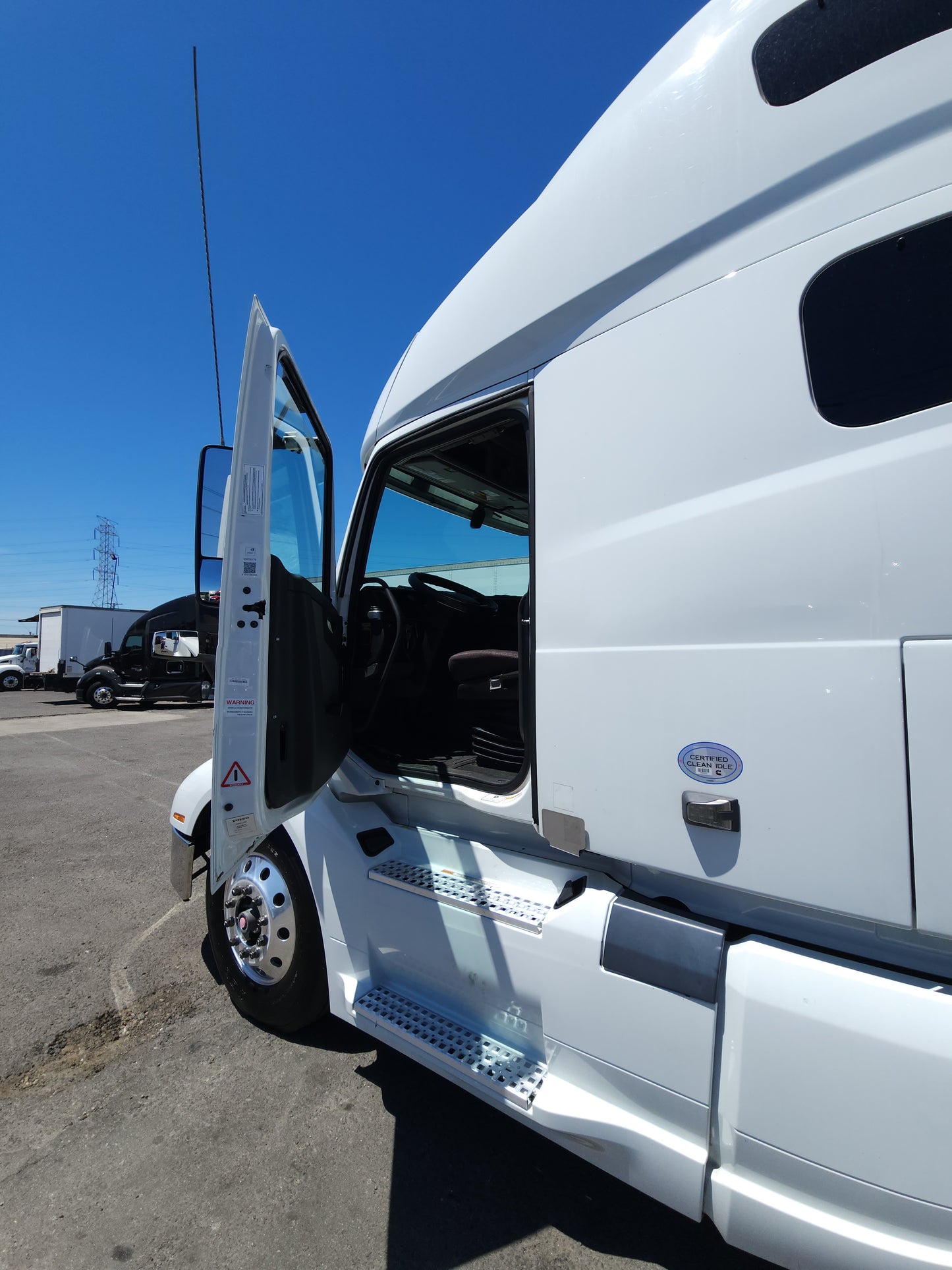 2019 Volvo VNL760 T/A High Roof Sleeper Cab Truck