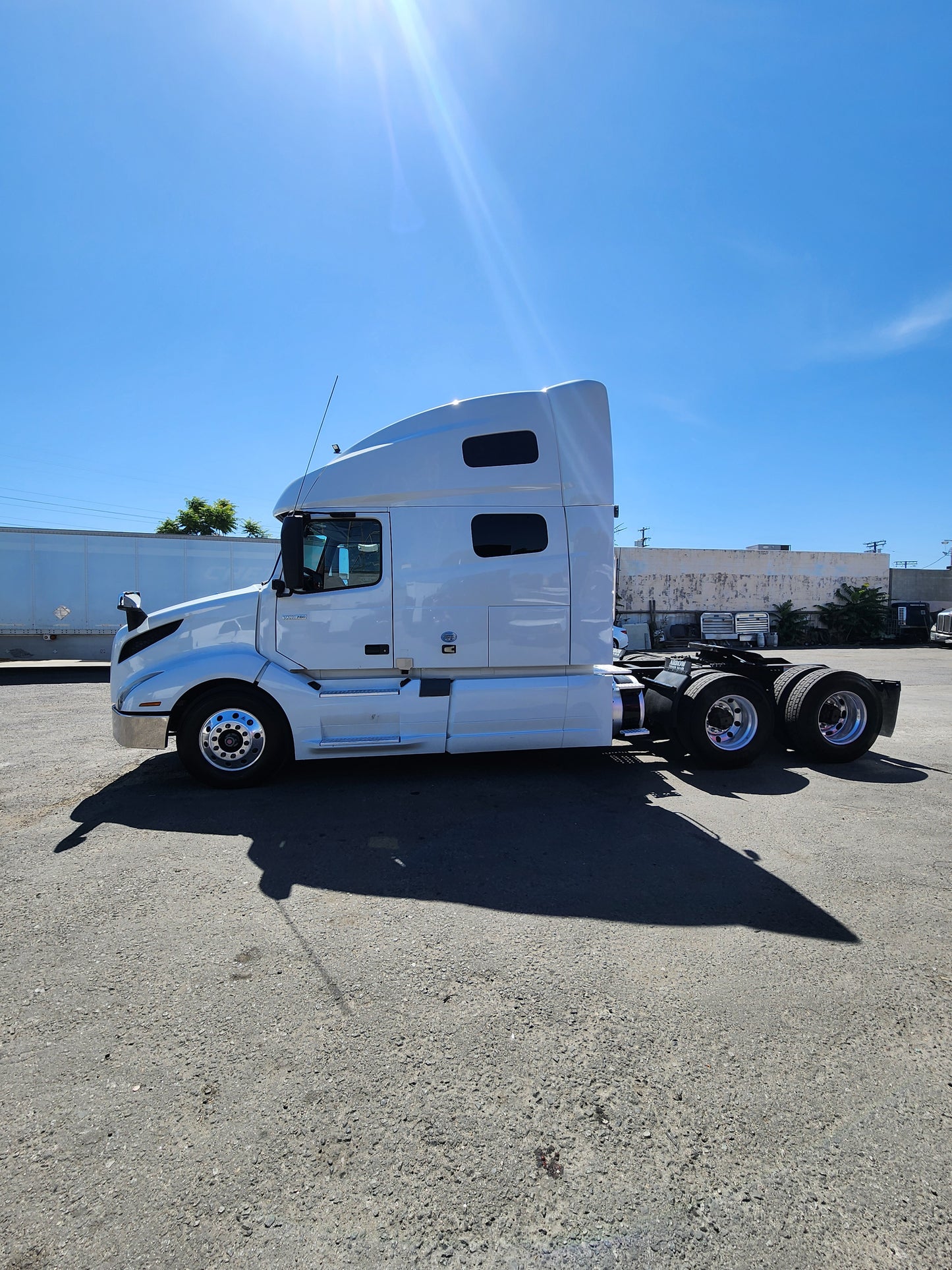 2019 Volvo VNL760 T/A High Roof Sleeper Cab Truck